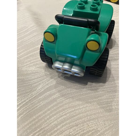 Lego Duplo DARK GREEN CAR Jeep Vehicle ATV Truck for OFF ROADING FUN Bouncy - Picture 2 of 4